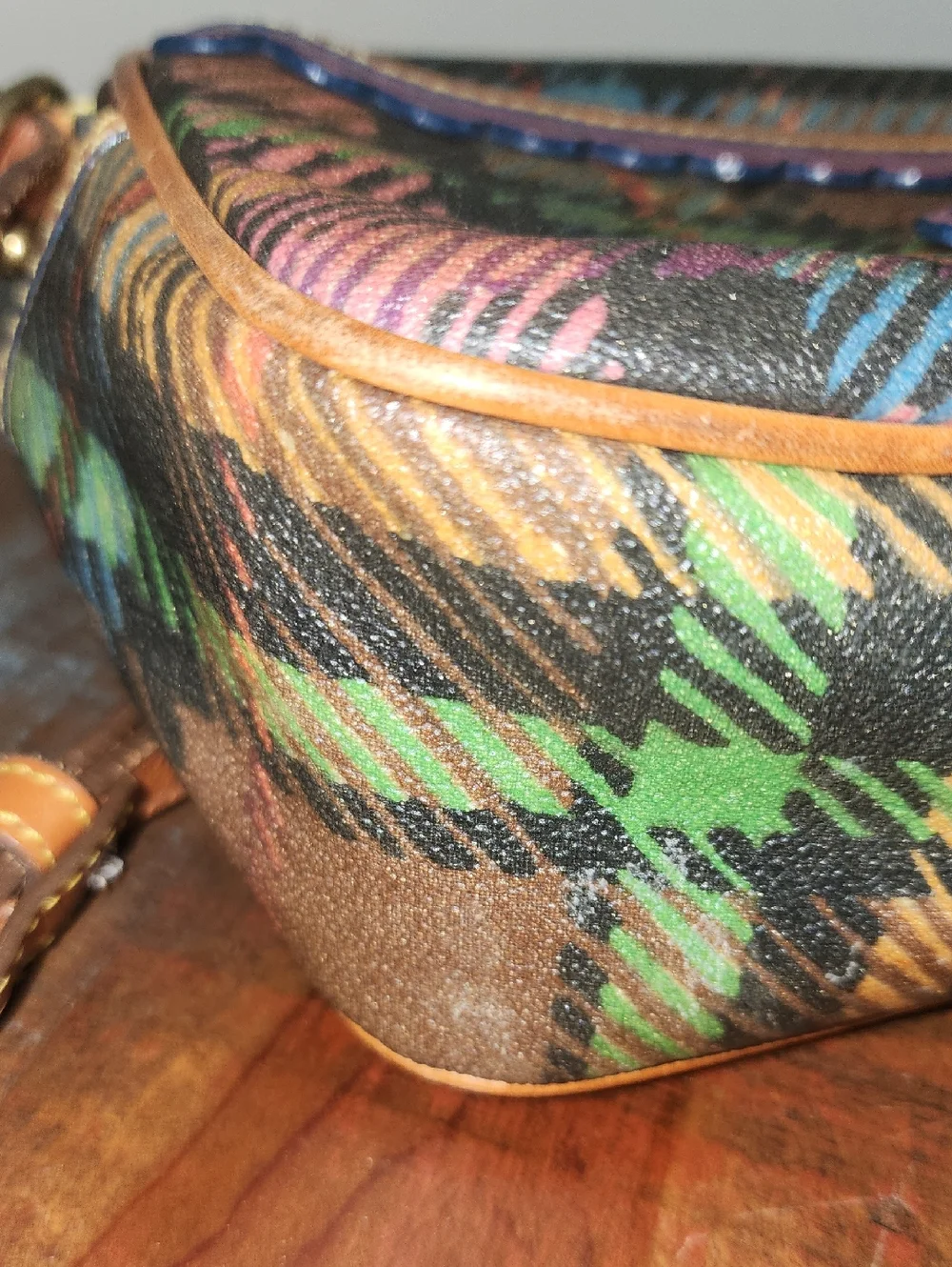 Dooney & Bourke Vintage Leather Rainbow Plaid Crossbody Baguette Pink Blue Y2K - Picture 15 of 16